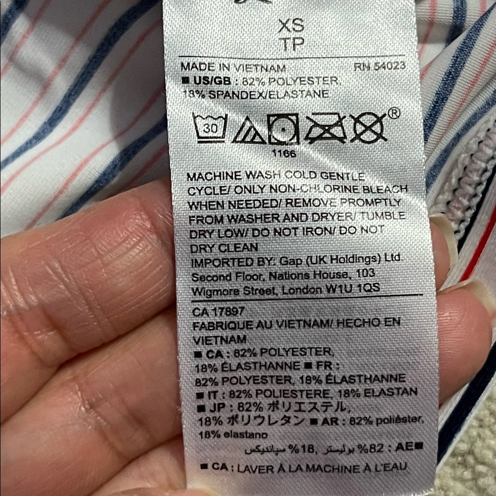 Gap Girls Rashguard - Picture 3 of 3